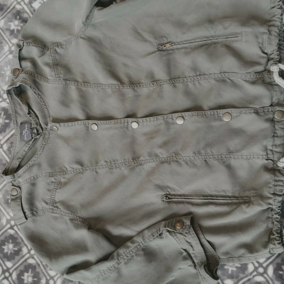 Market & Spruce Light Jacket Shirt Shacket M Olive Green Snap Roll Tab 3/4 Slv - Picture 7 of 11